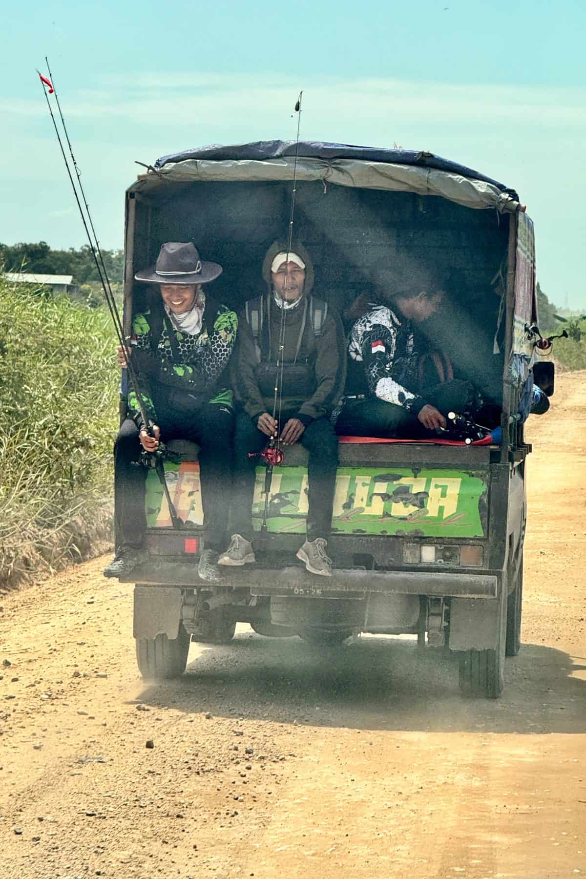 Riding to the River – Morning on the Kampar